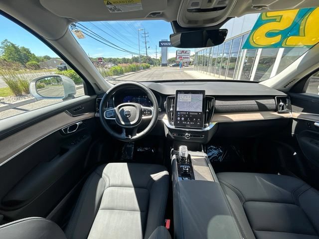 Certified 2025 Volvo XC90 B5 Plus AWD/4WD image 19