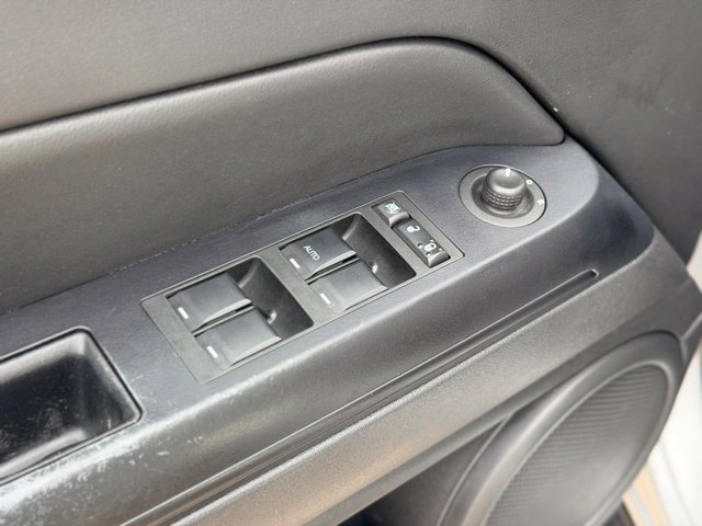 Used 2015 Jeep Patriot High Altitude AWD/4WD image 17