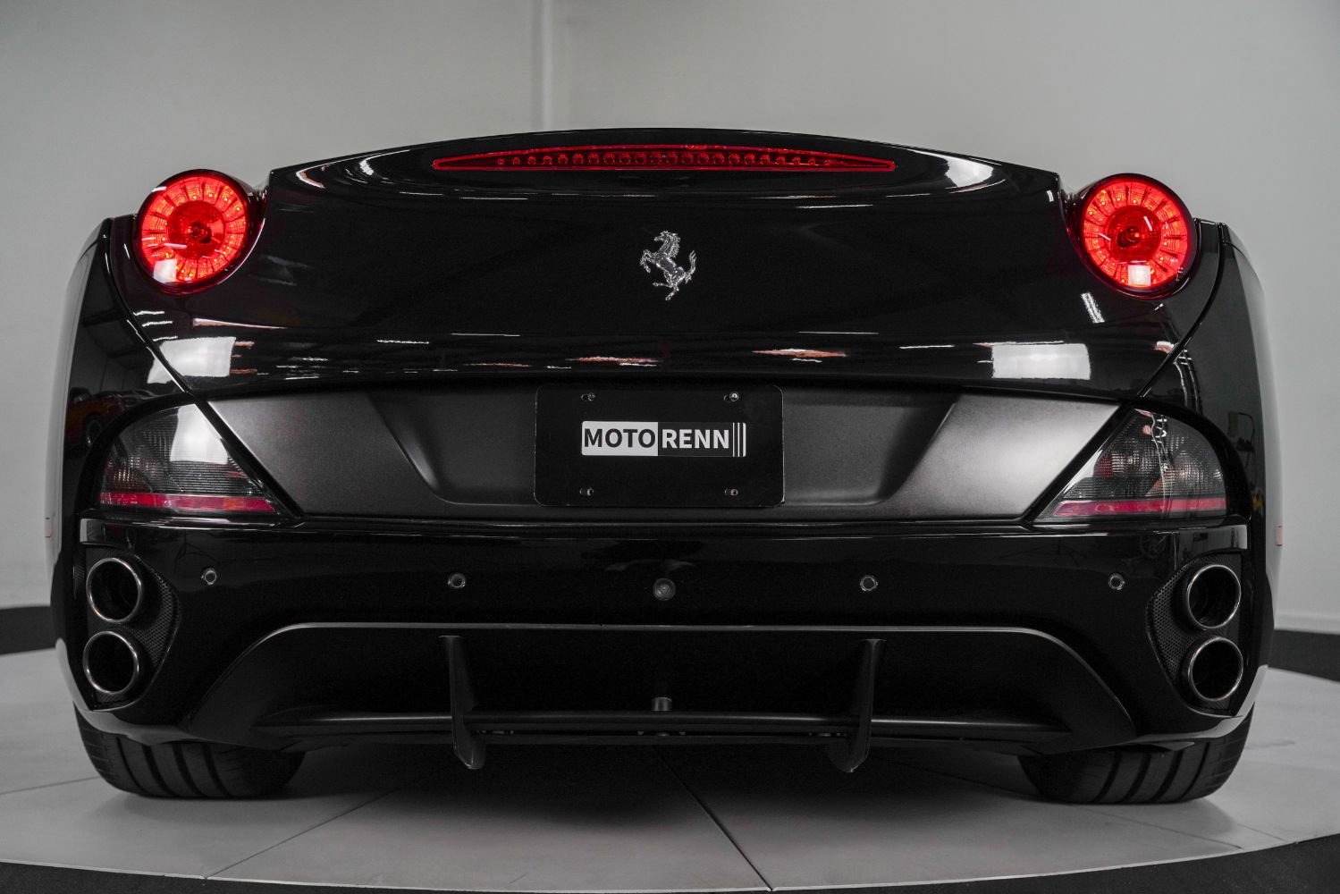 Used 2010 Ferrari California RWD image 27