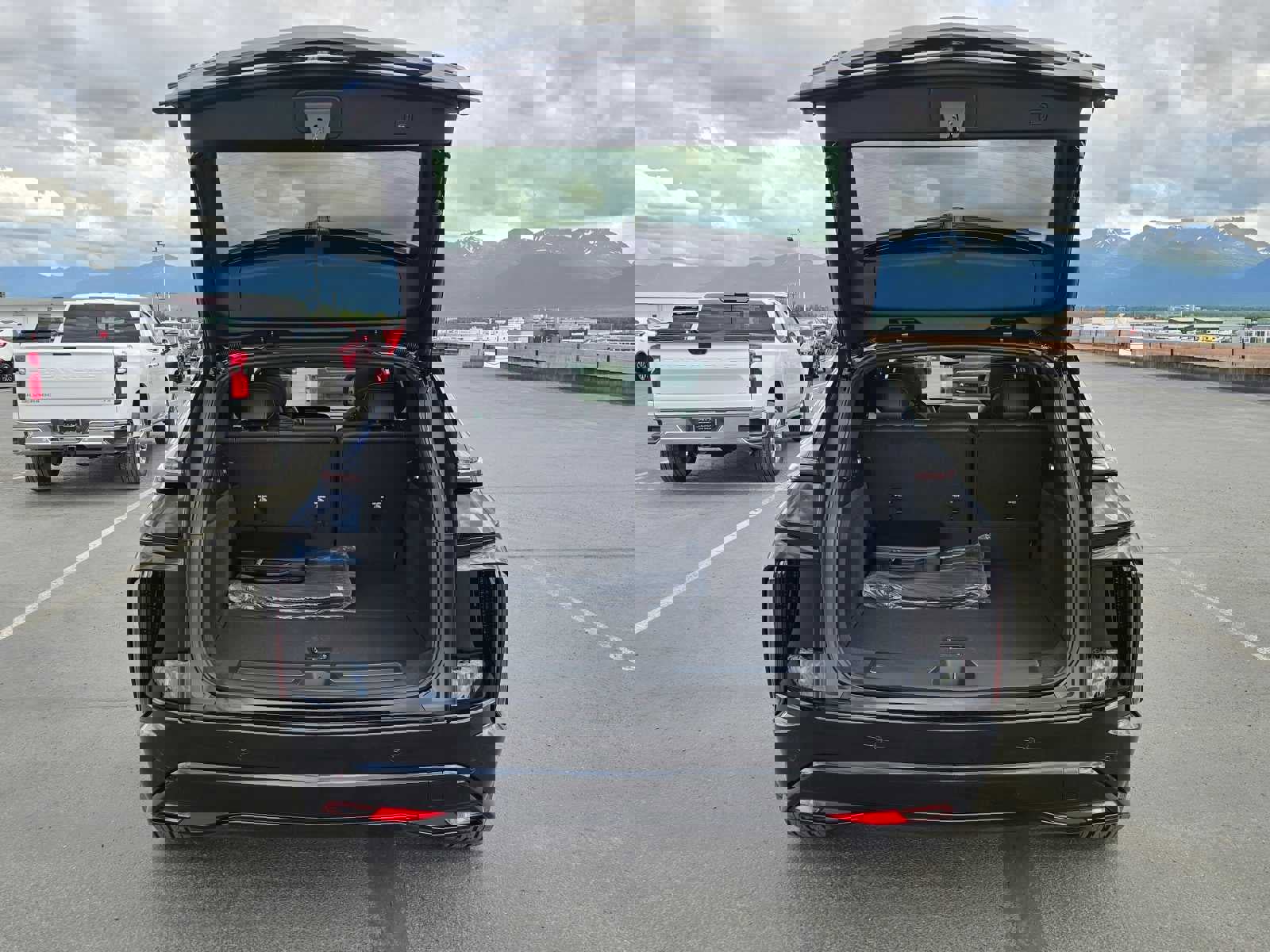 New 2024 Cadillac Lyriq Sport RWD image 10