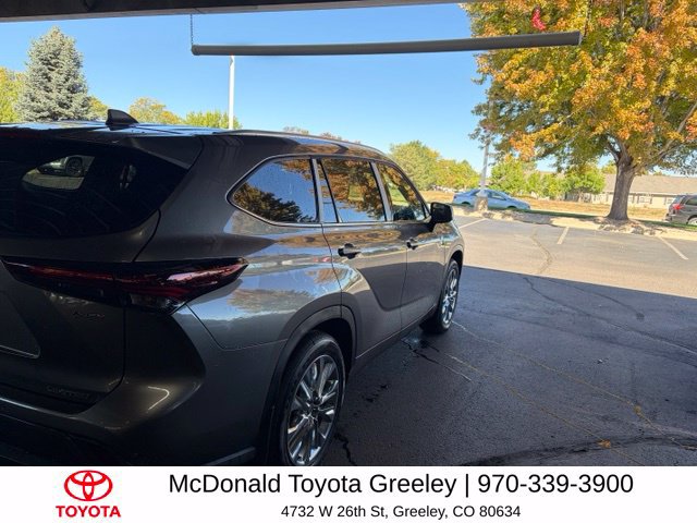 Used 2026 Toyota Highlander Limited AWD/4WD image 19