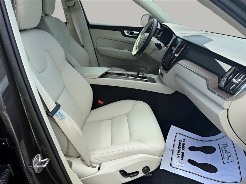 Used 2022 Volvo XC60 B5 Momentum w/ Advanced Package AWD/4WD image 21