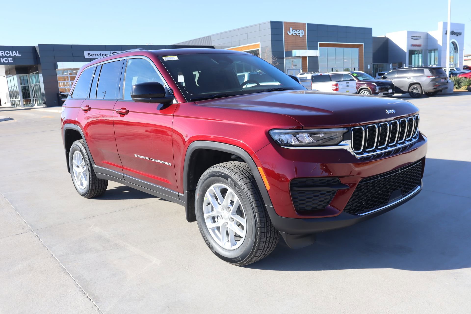 New 2026 Jeep Grand Cherokee Laredo image 1