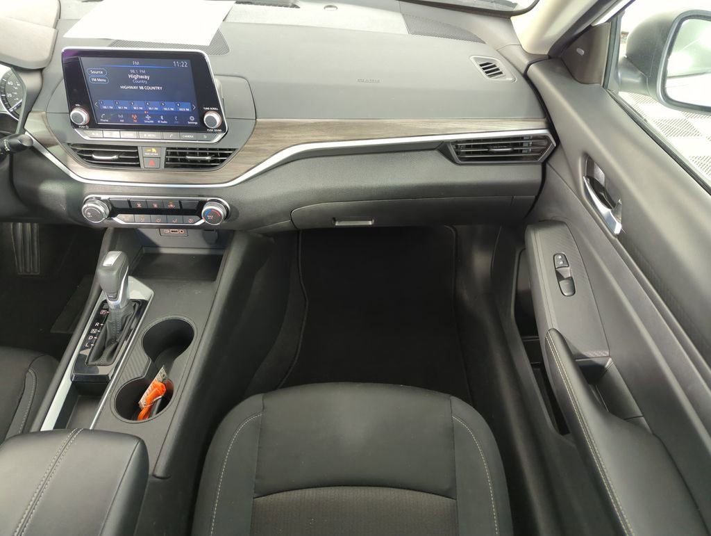 Used 2025 Nissan Altima 2.5 SV image 16