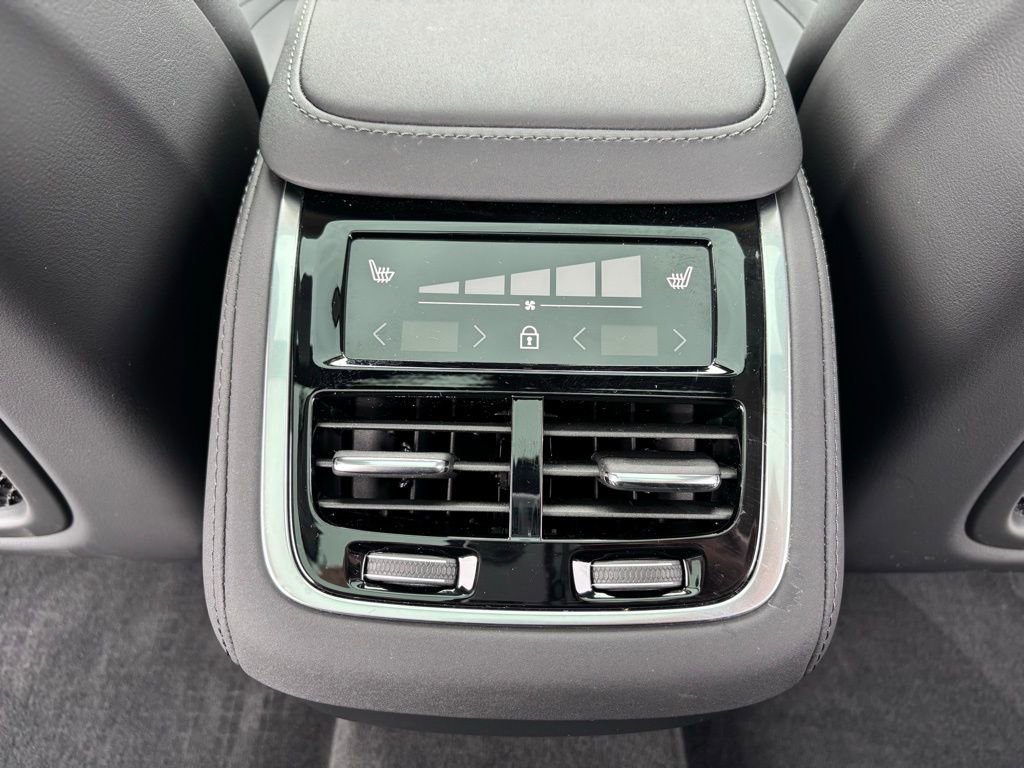Certified 2026 Volvo XC90 B6 Plus w/ Protection Package Premier image 23