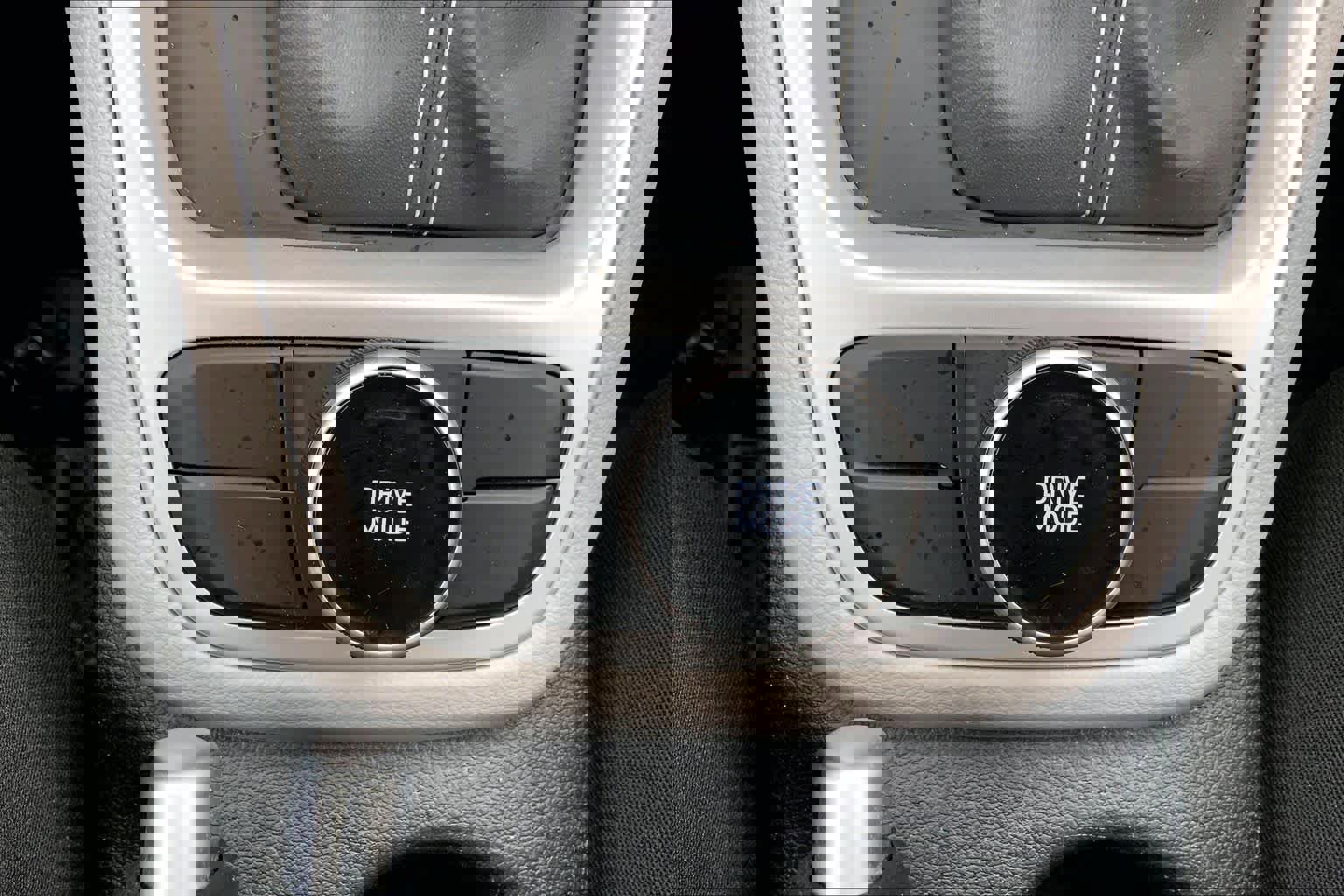 Used 2025 Hyundai Venue SEL image 35