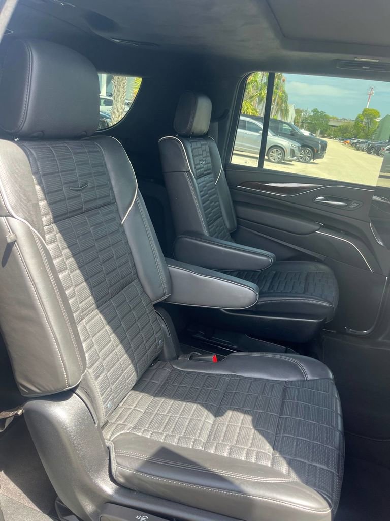 Used 2024 Cadillac Escalade ESV Premium Luxury Platinum image 16