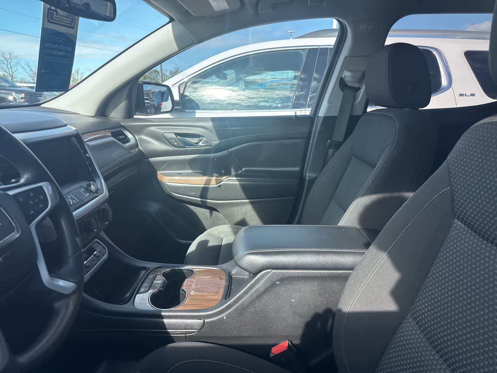 Used 2021 GMC Acadia SLE FWD image 30