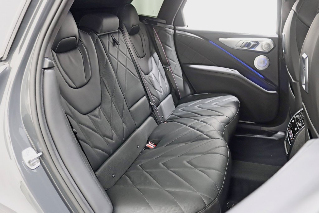 Used 2023 BMW XM AWD/4WD image 32