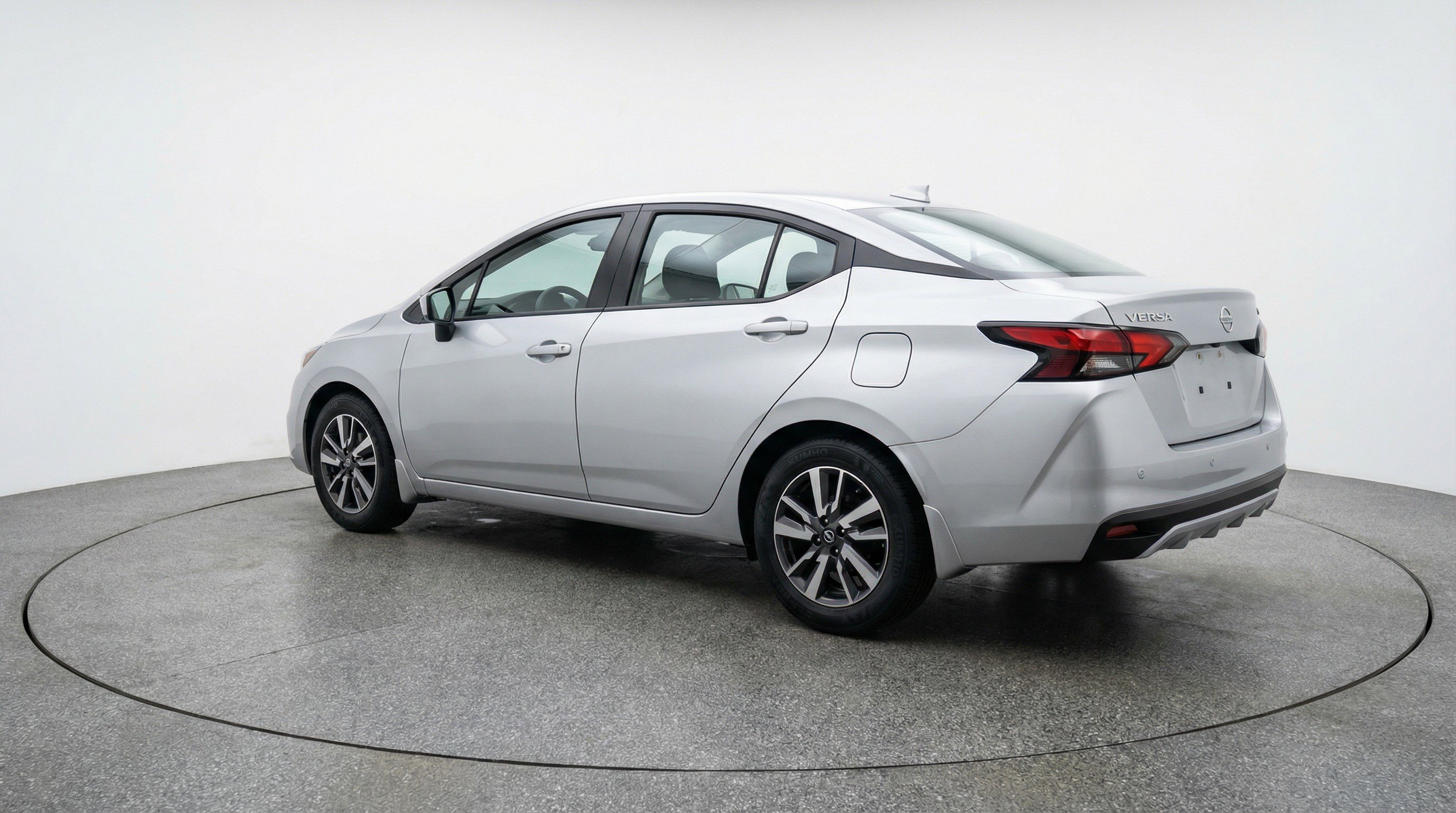 Used 2025 Nissan Versa SV image 6