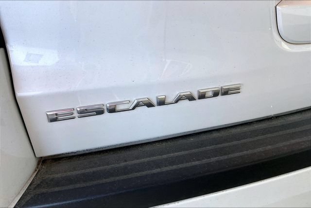 Used 2018 Cadillac Escalade Premium Luxury w/ LPO, Radiant Package AWD/4WD image 24