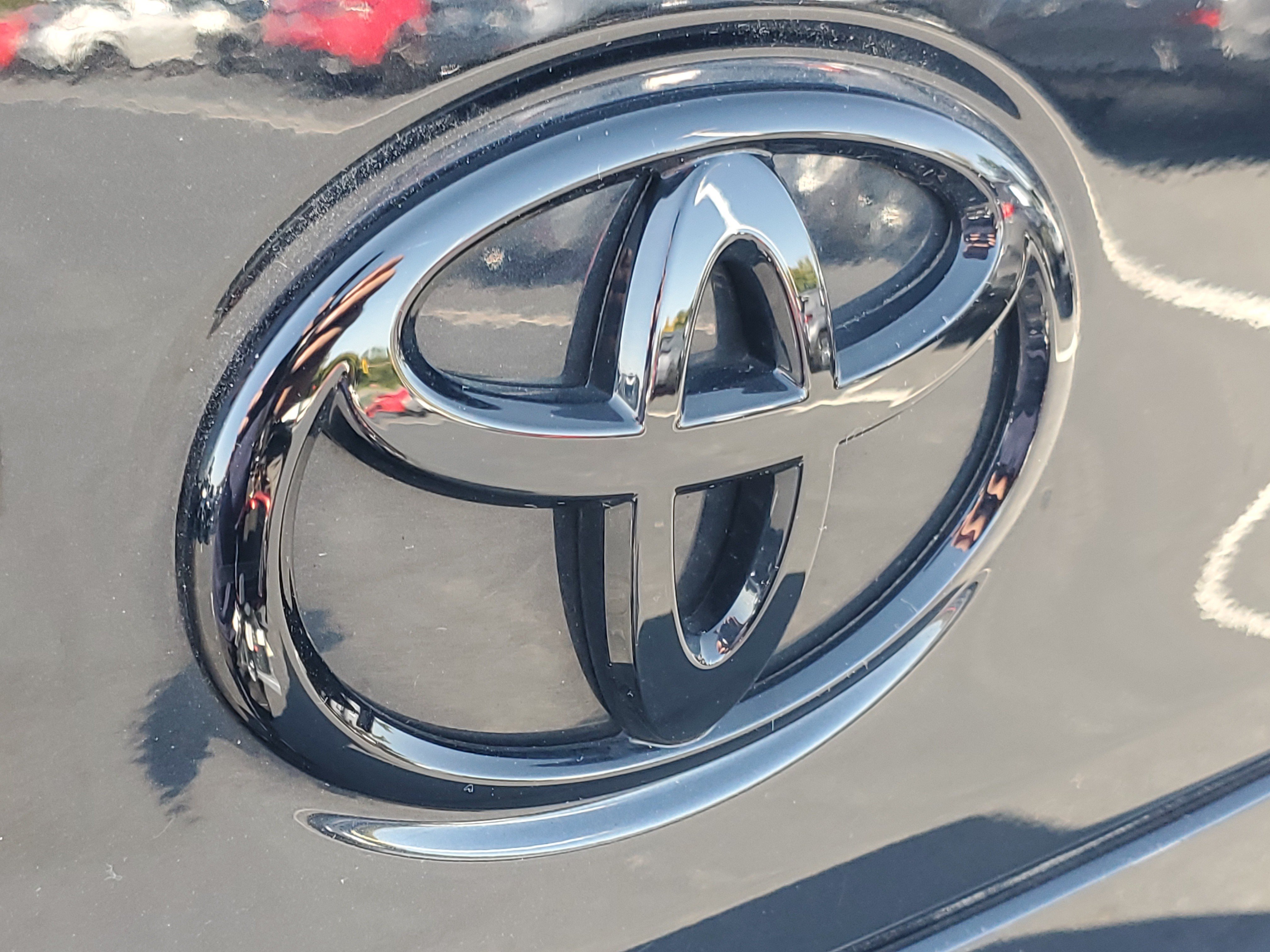 Certified 2025 Toyota Corolla Cross AWD Hybrid image 8