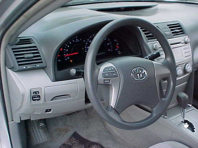 Used 2010 Toyota Camry LE image 16