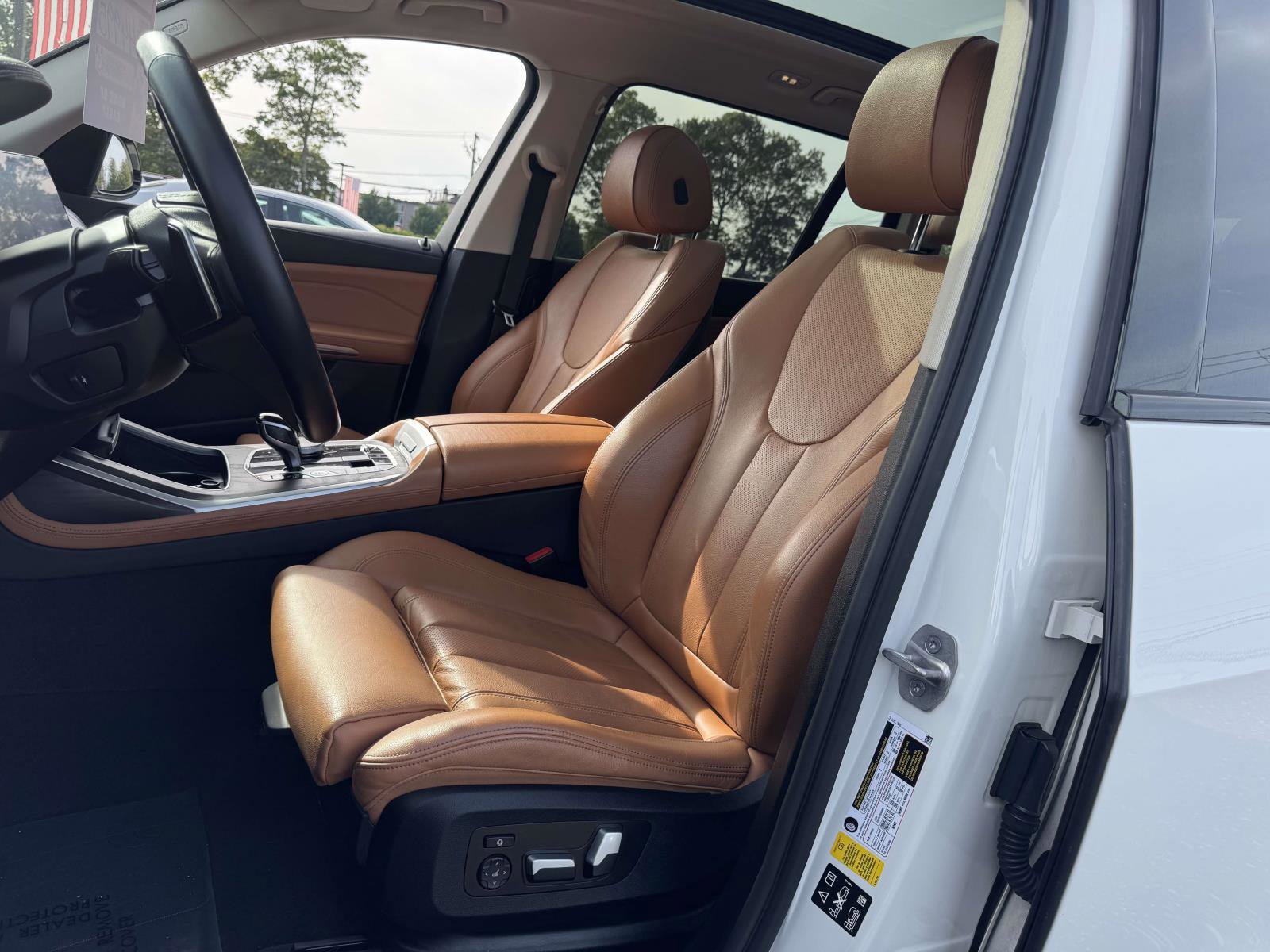 Used 2022 BMW X7 xDrive40i w/ Cold Weather Package image 11