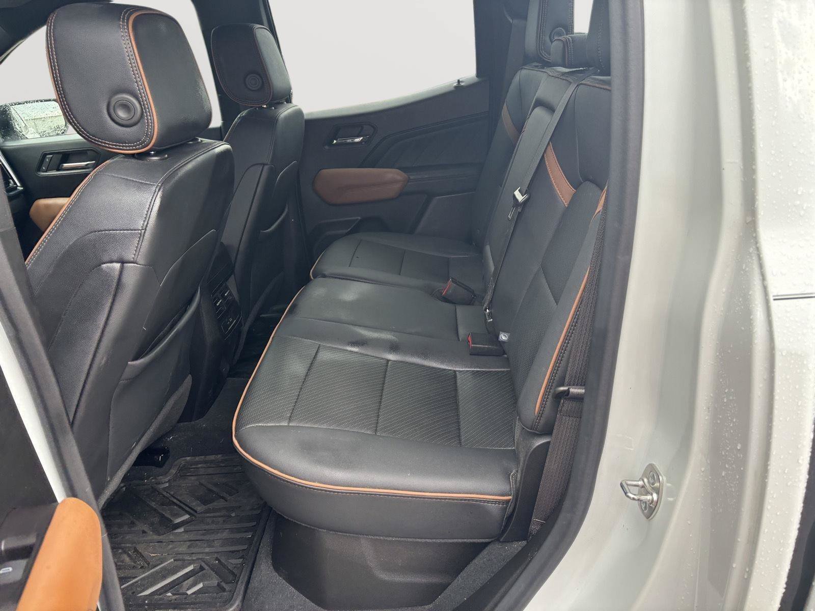 Used 2024 GMC Canyon AT4 w/ AT4 Premium Package AWD/4WD image 22