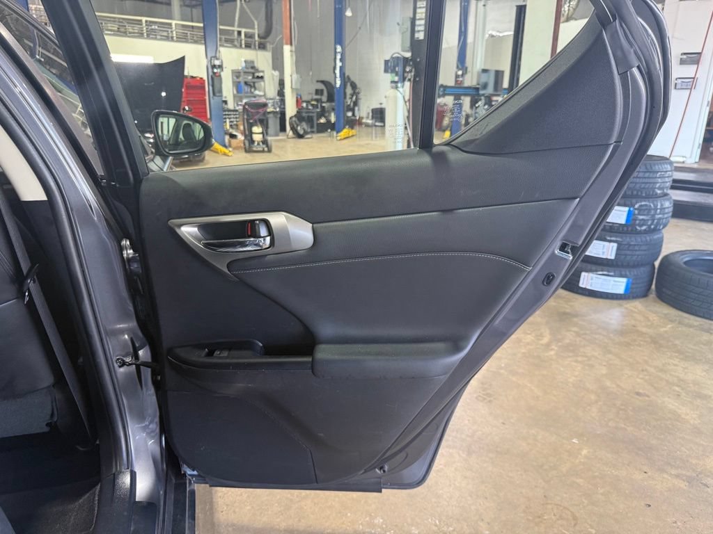 Used 2015 Lexus CT 200h FWD image 31