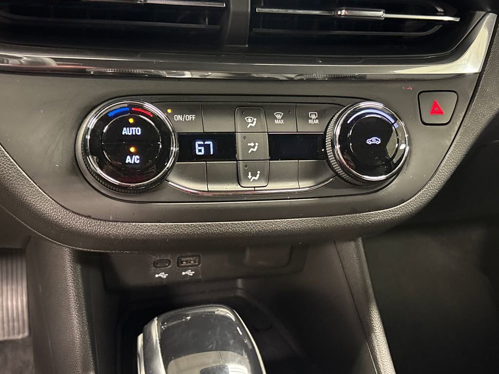 Used 2025 Buick Envista Preferred image 37