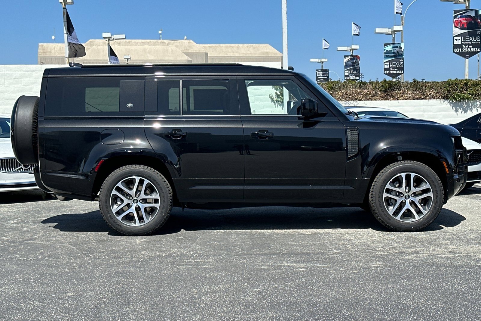 New 2024 Land Rover Defender 130 X-Dynamic SE image 6