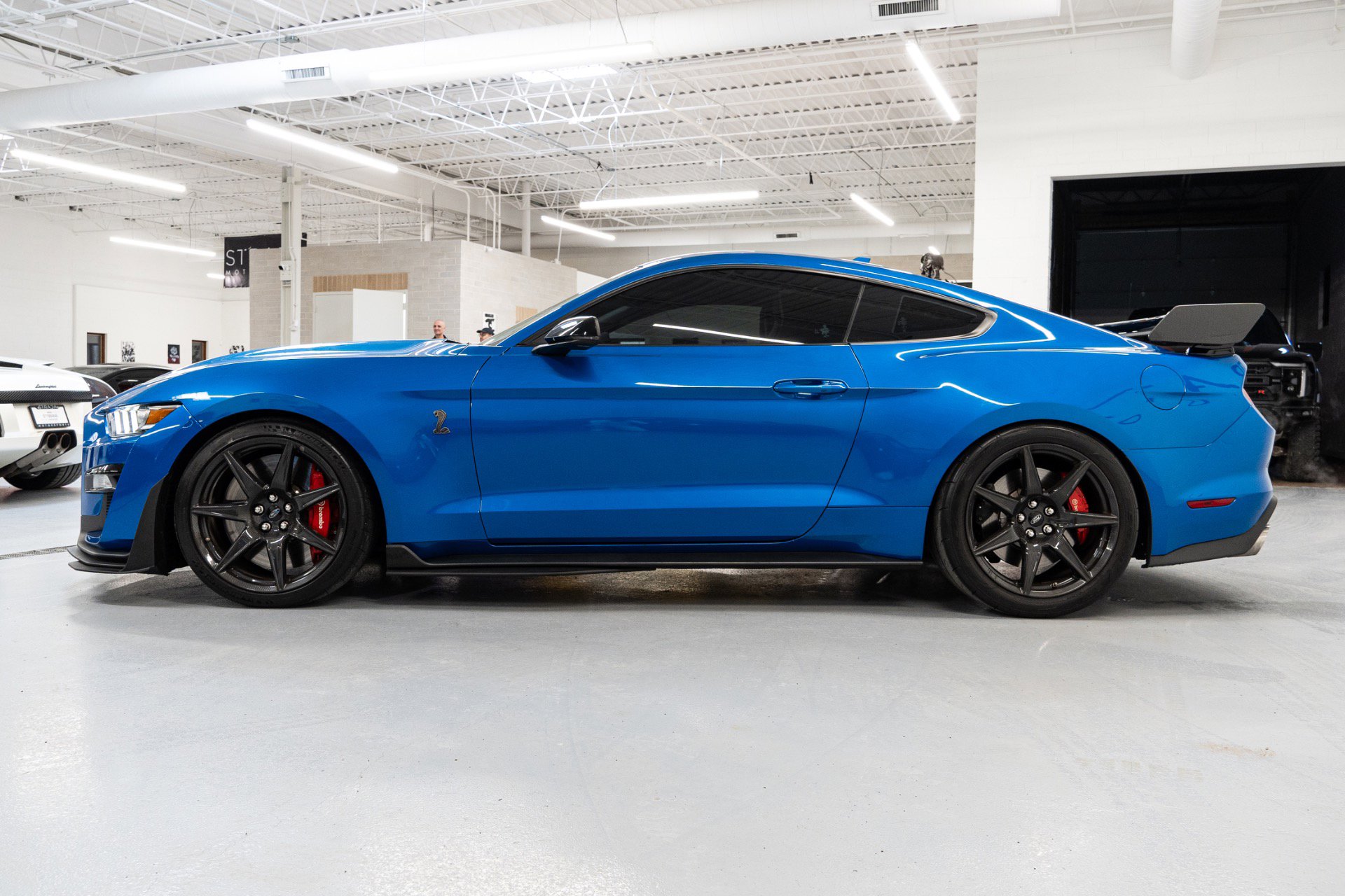 Used 2021 Ford Mustang Shelby GT500 w/ Carbon Fiber Track Pack RWD image 7