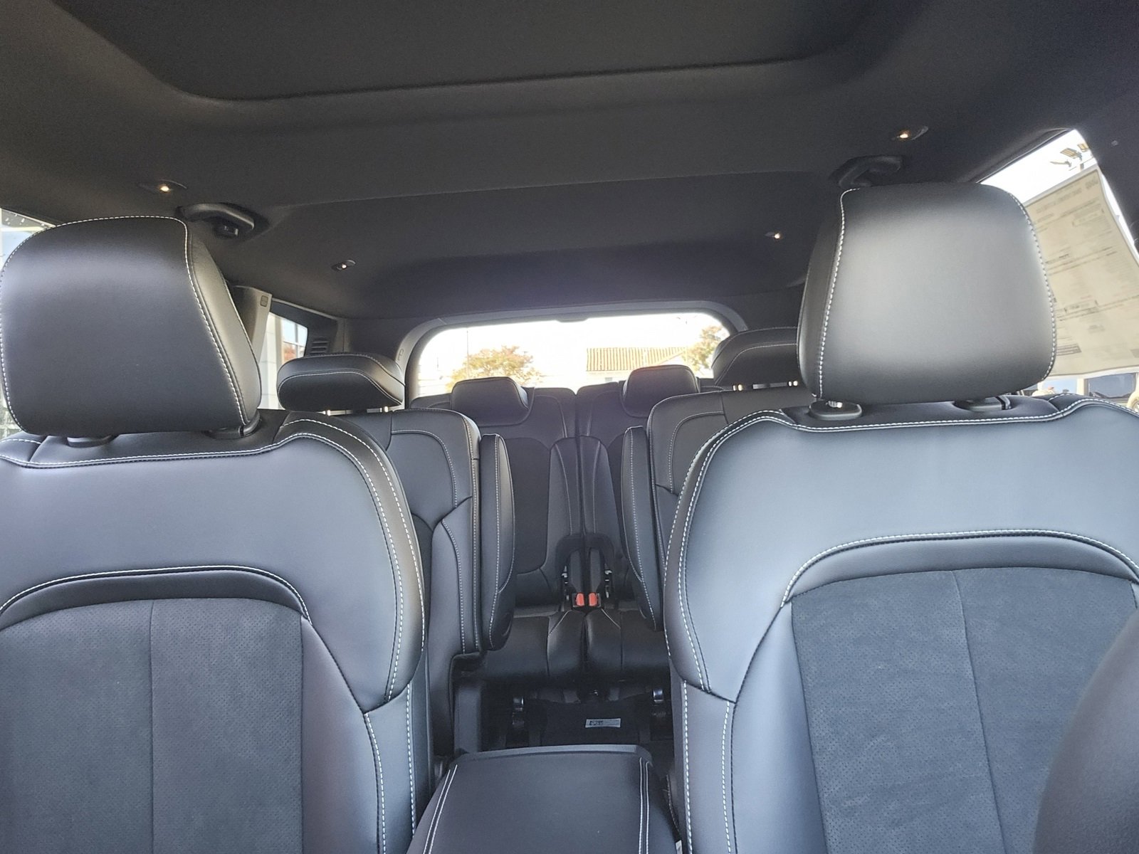 New 2025 Jeep Grand Cherokee L Altitude image 30