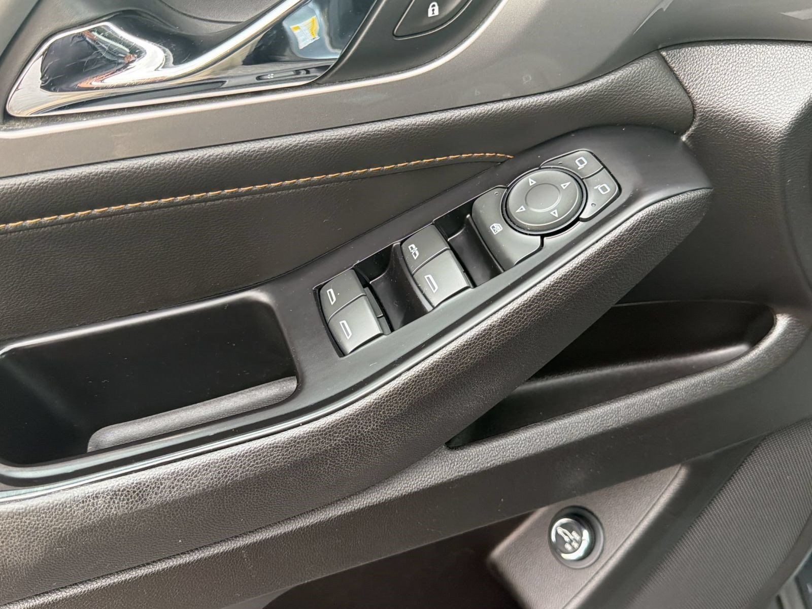 Used 2019 Chevrolet Traverse LT FWD image 25