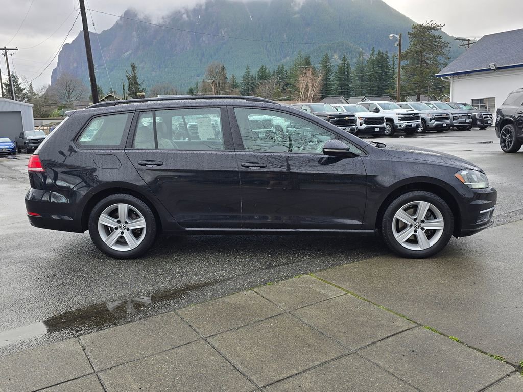 Used 2018 Volkswagen Golf SE image 4