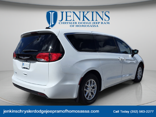 New 2026 Chrysler Voyager LX FWD image 5