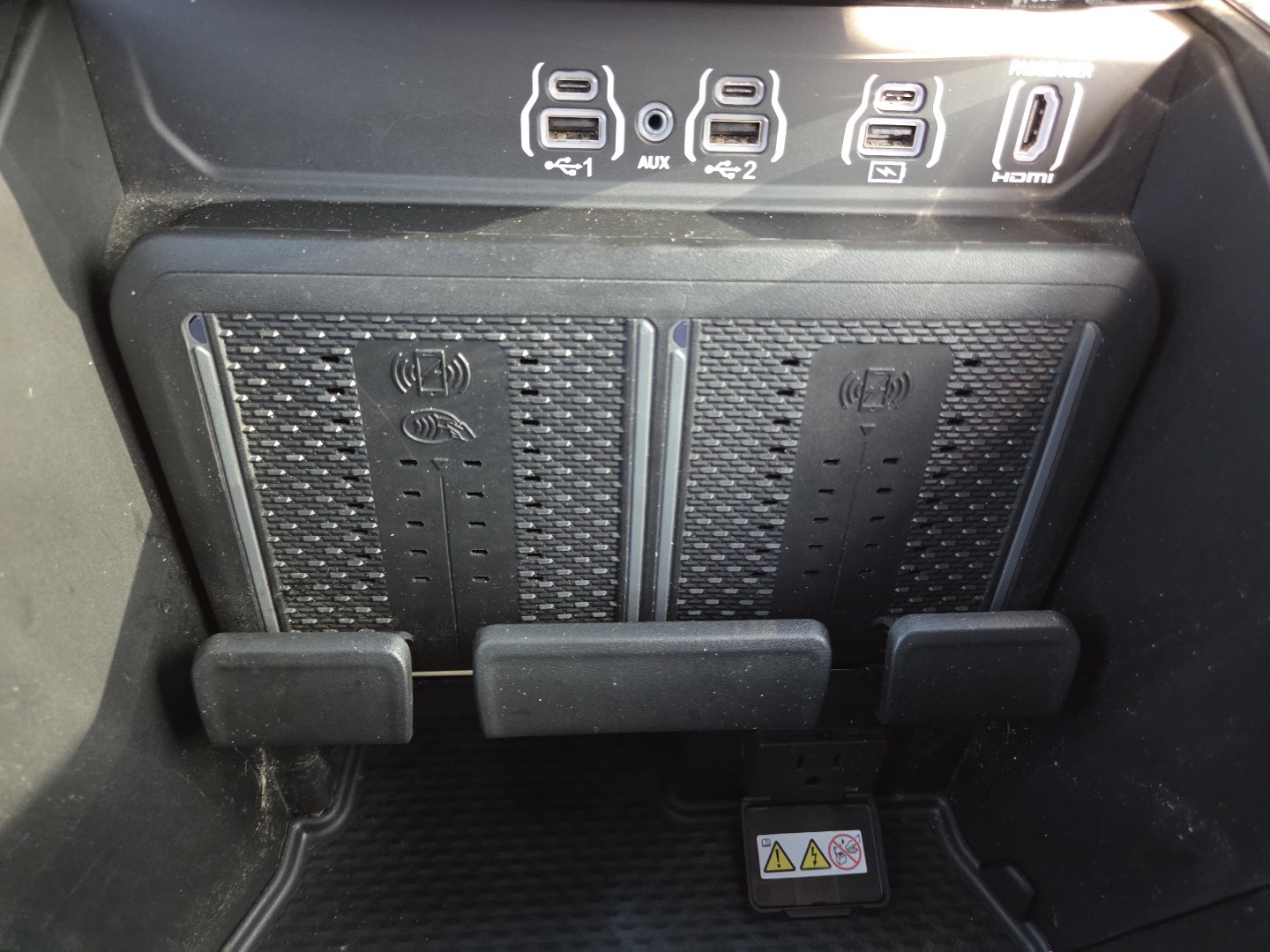 Used 2025 RAM 1500 Laramie w/ Night Edition AWD/4WD image 9