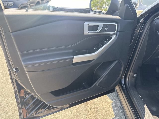 Used 2023 Ford Explorer XLT w/ Equipment Group 202A AWD/4WD image 19