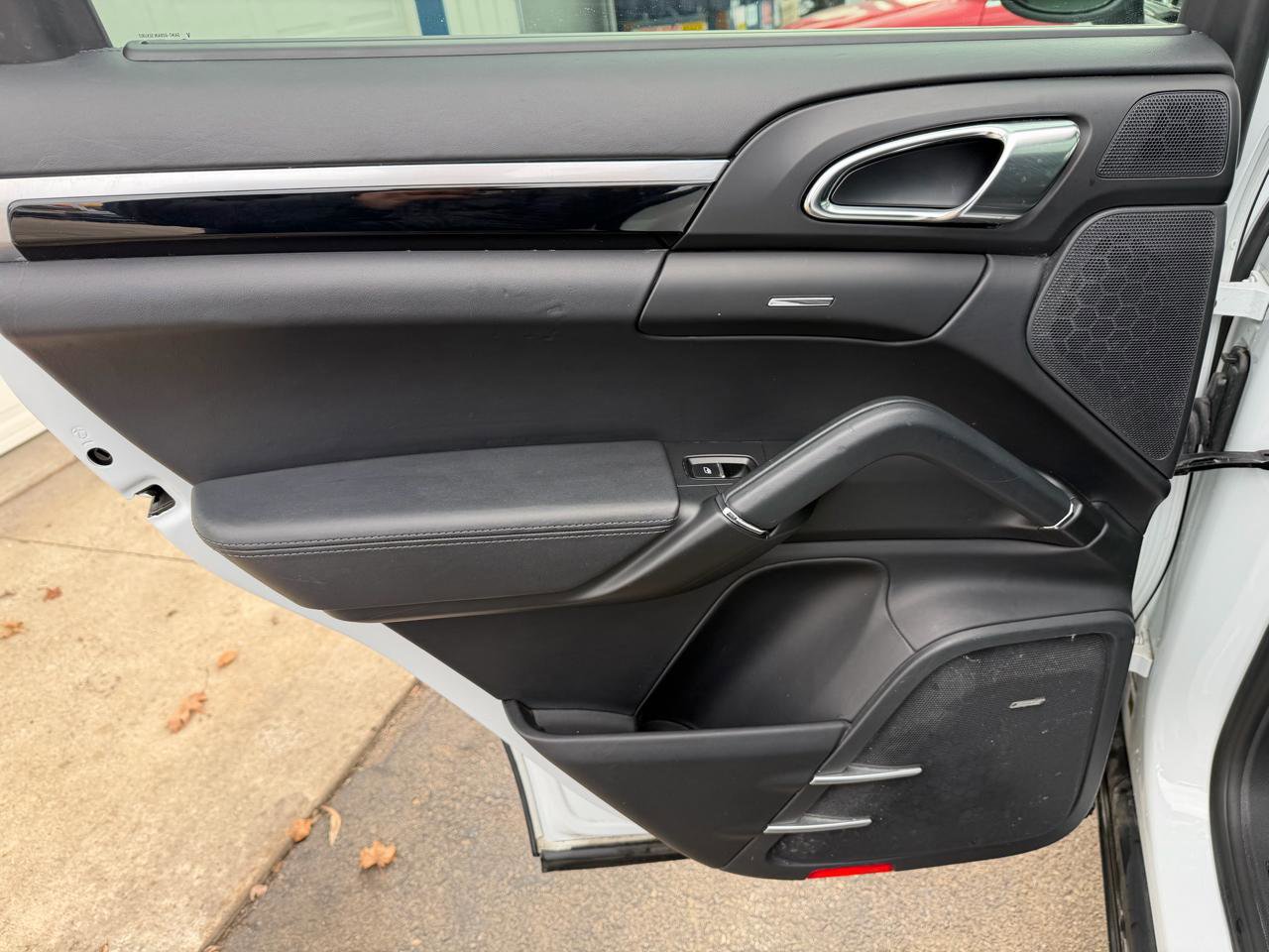 Used 2014 Porsche Cayenne Platinum Edition image 15