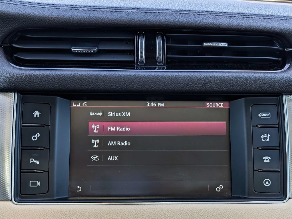Used 2017 Jaguar XF Premium AWD/4WD image 26