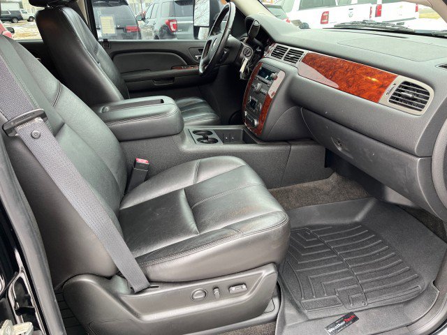 Used 2009 Chevrolet Suburban 2500 LT w/ Luxury Package image 22