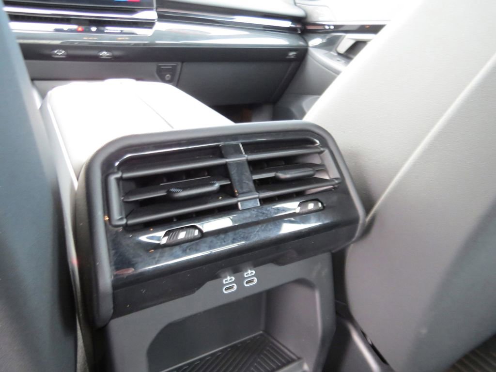 Used 2025 BMW 530i xDrive AWD/4WD image 27