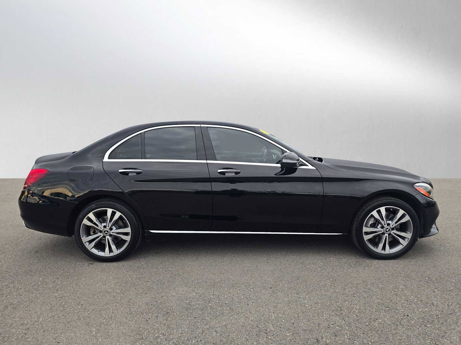 Used 2021 Mercedes-Benz C 300 4MATIC Sedan image 2