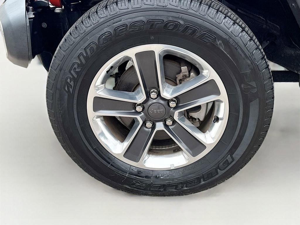 Used 2018 Jeep Wrangler Unlimited Sahara w/ Safety Group AWD/4WD image 40