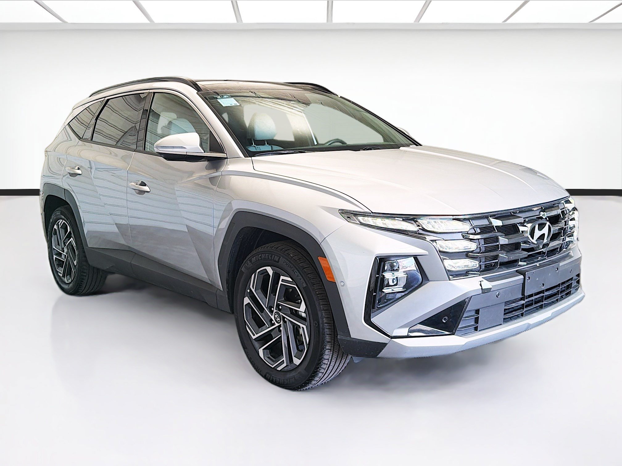 Used 2025 Hyundai Tucson Limited AWD/4WD image 3