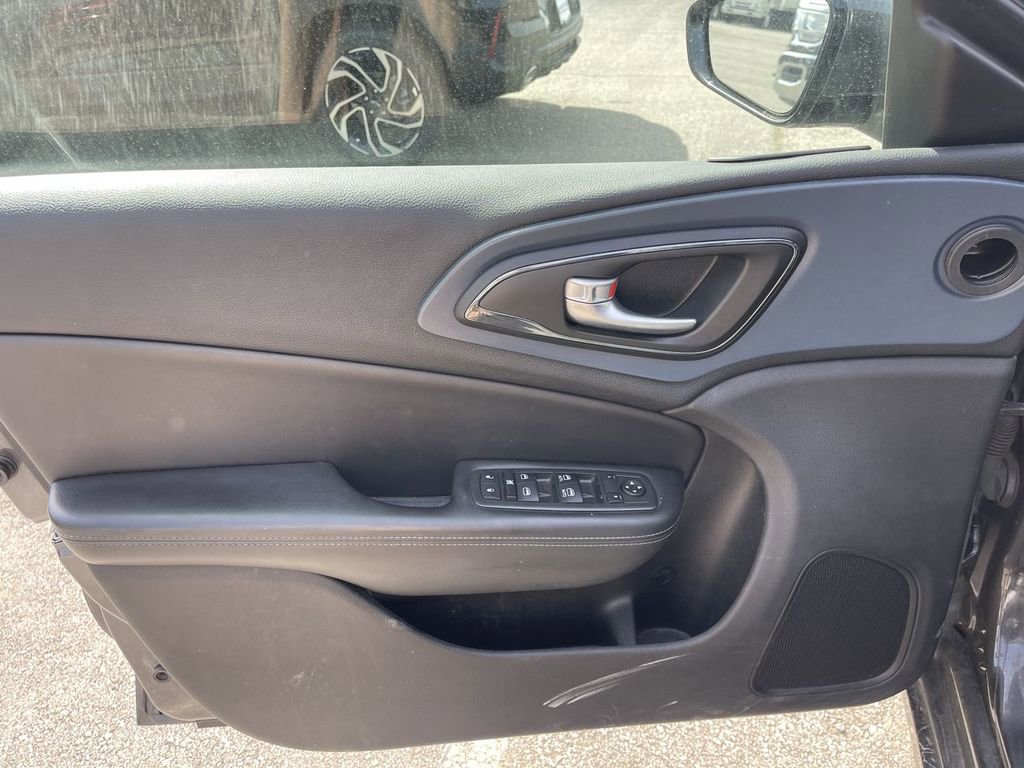 Used 2015 Chrysler 200 S w/ Comfort Group AWD/4WD image 3