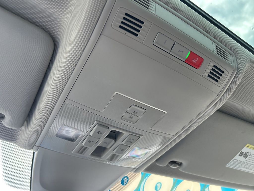 Used 2023 Volkswagen Tiguan SE image 38