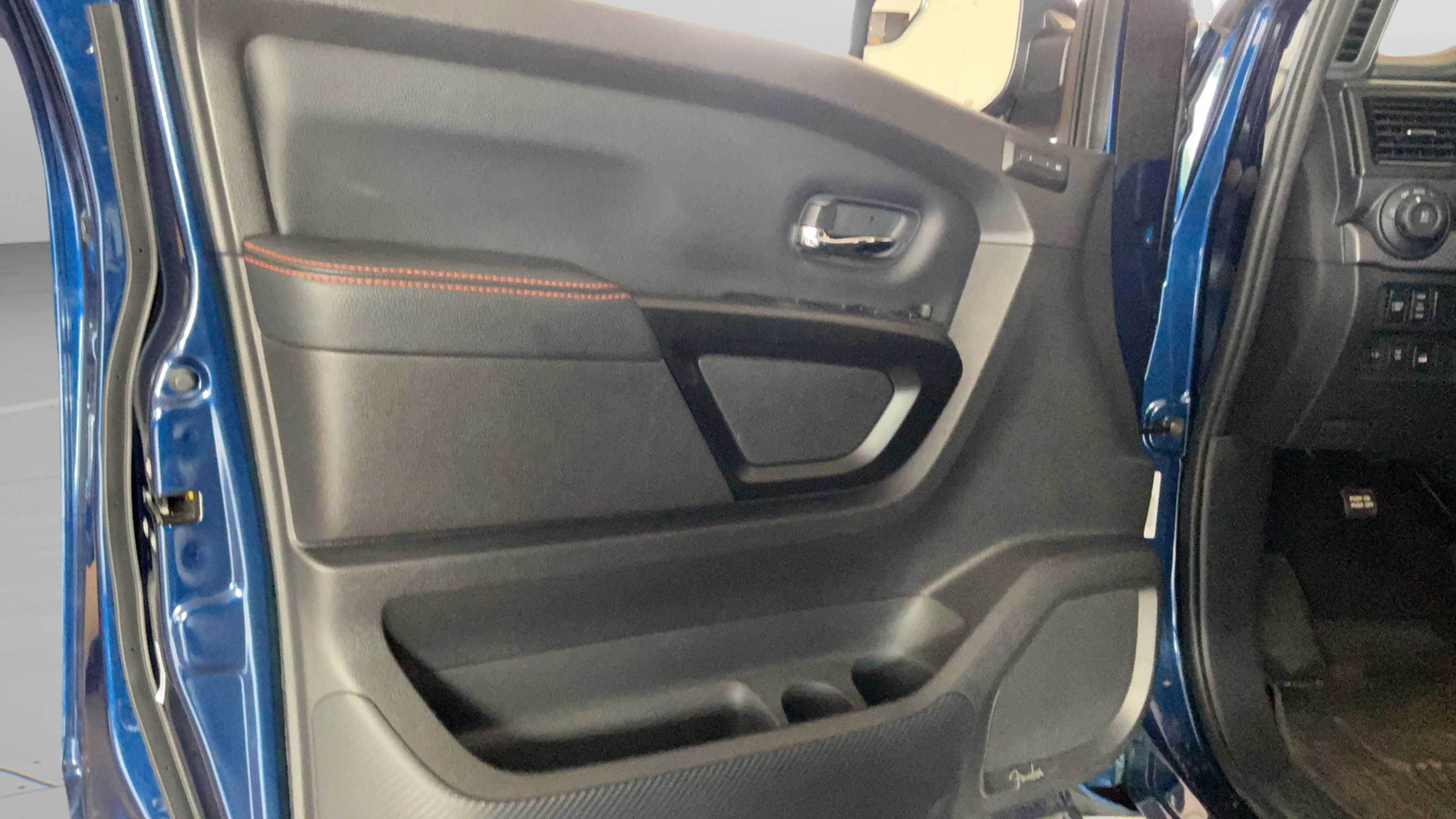 Used 2024 Nissan Titan PRO-4X w/ Pro-4x Convenience Package AWD/4WD image 26