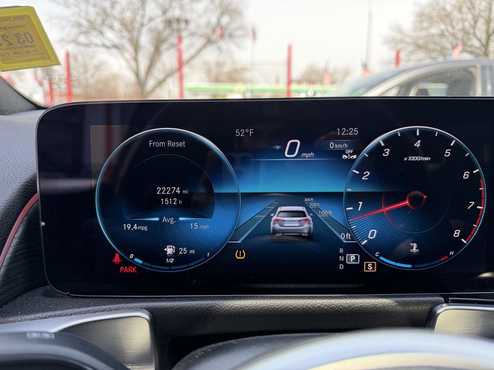 Used 2023 Mercedes-Benz GLB 250 4MATIC w/ Premium Package image 15