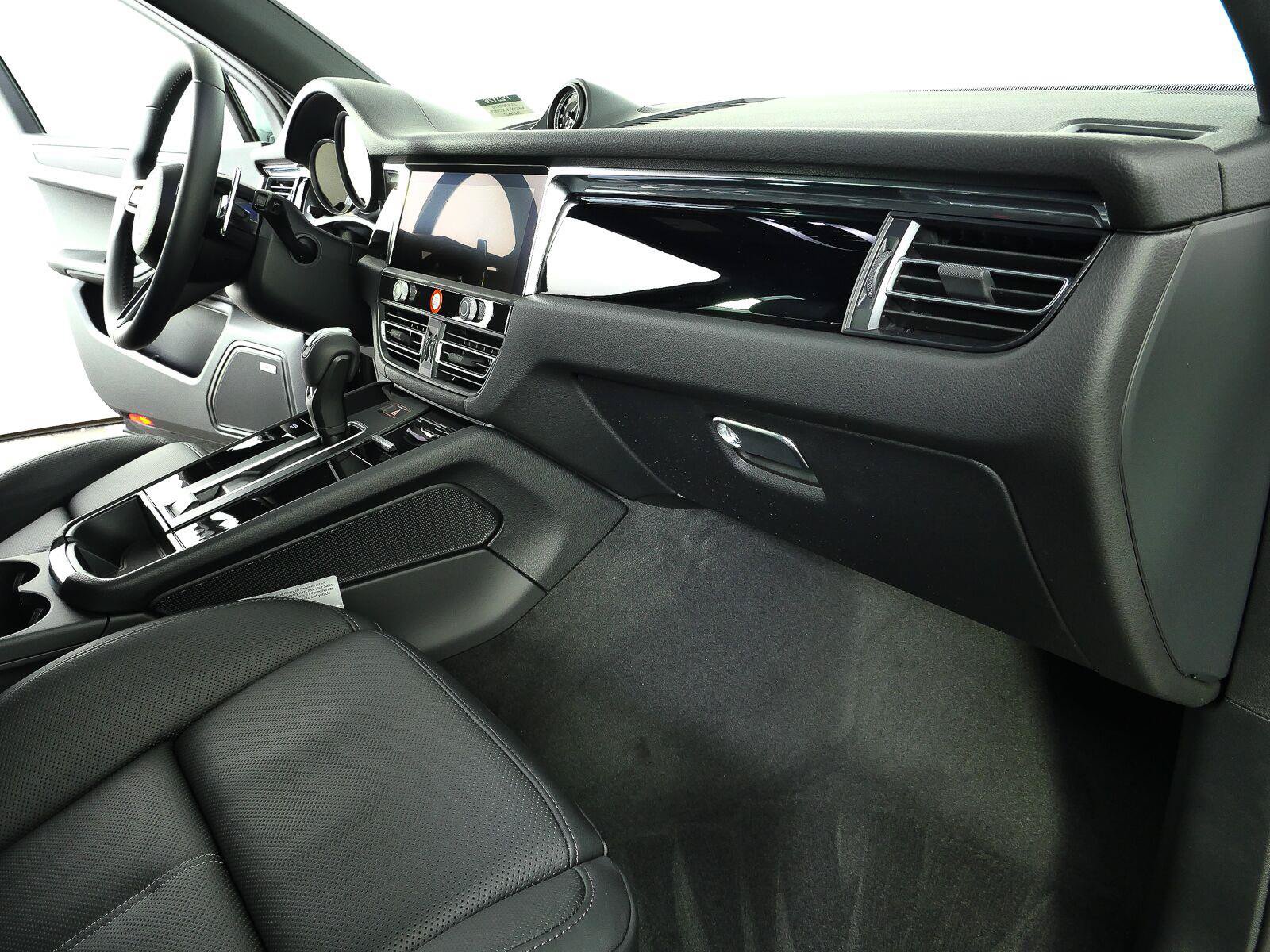 New 2026 Porsche Macan Turbo AWD/4WD image 24