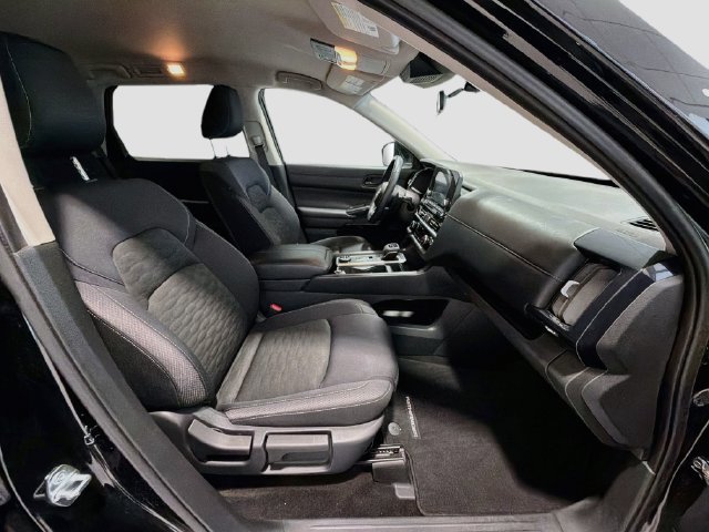 Used 2025 Nissan Pathfinder SV AWD/4WD image 25