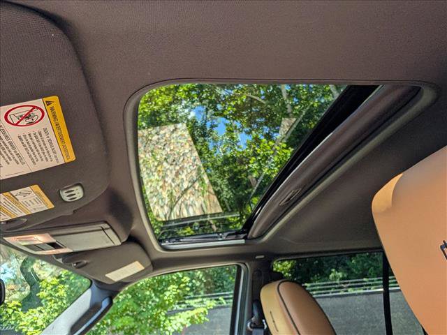 Used 2012 Lincoln Navigator L 4WD image 37