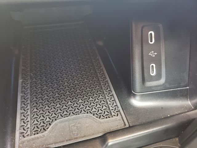 Used 2025 Mercedes-Benz GLC 300 4MATIC image 25