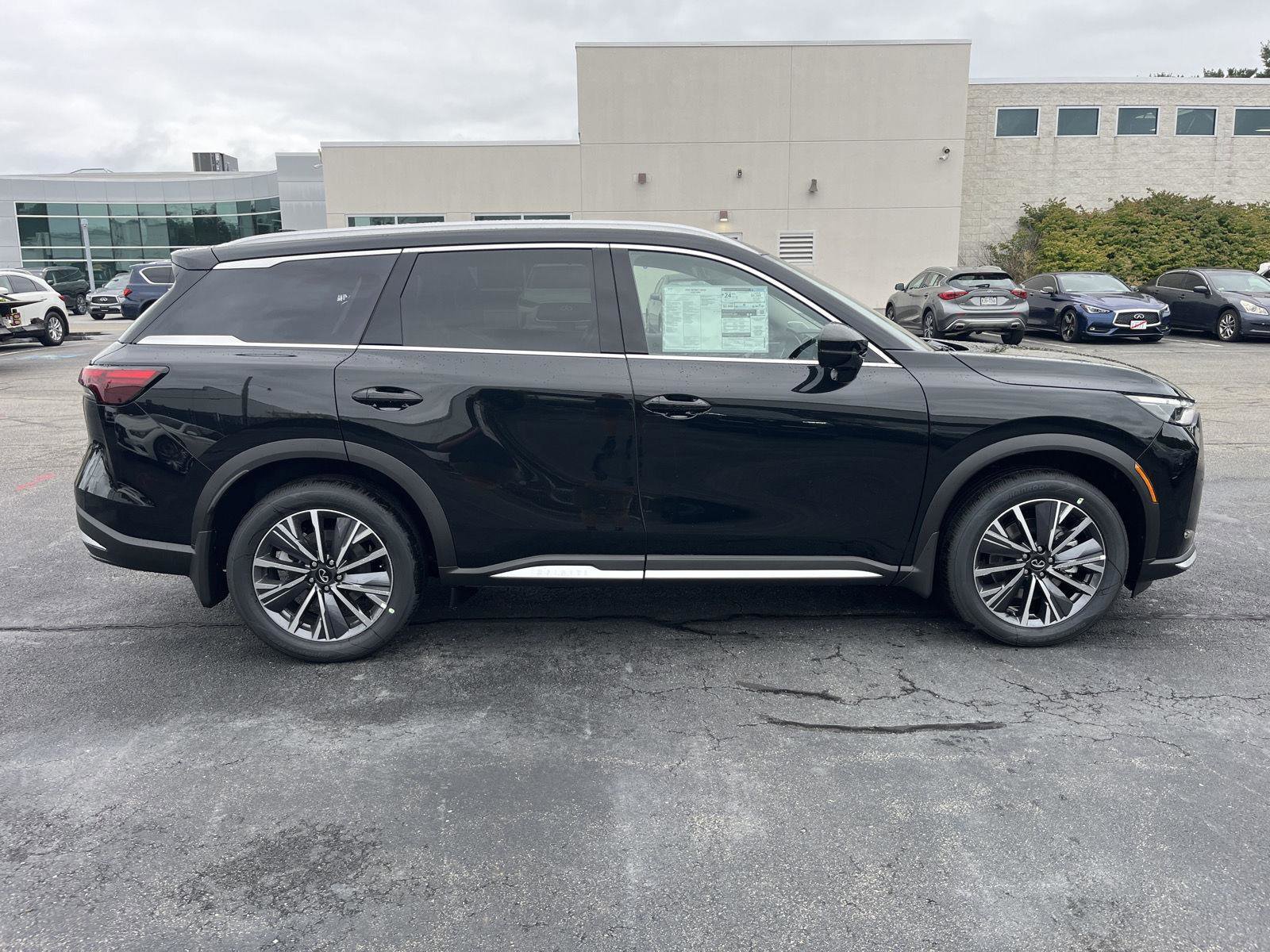 New 2026 INFINITI QX60 Luxe w/ Cargo Package image 2