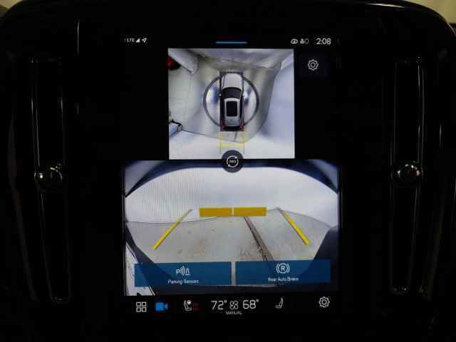 Certified 2025 Volvo XC40 B5 Ultra AWD/4WD image 28