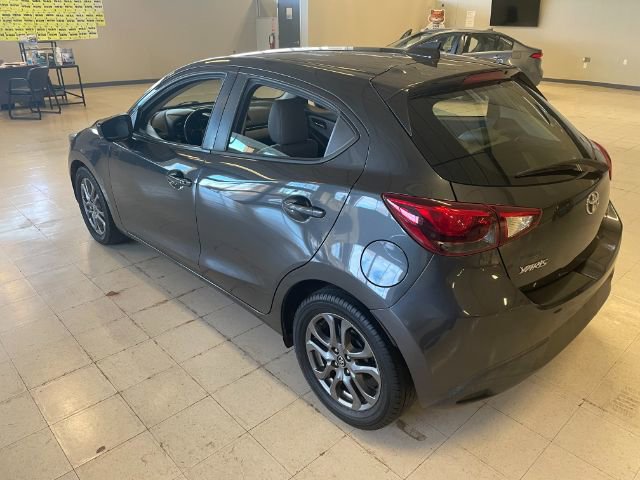 Used 2020 Toyota Yaris XLE image 29