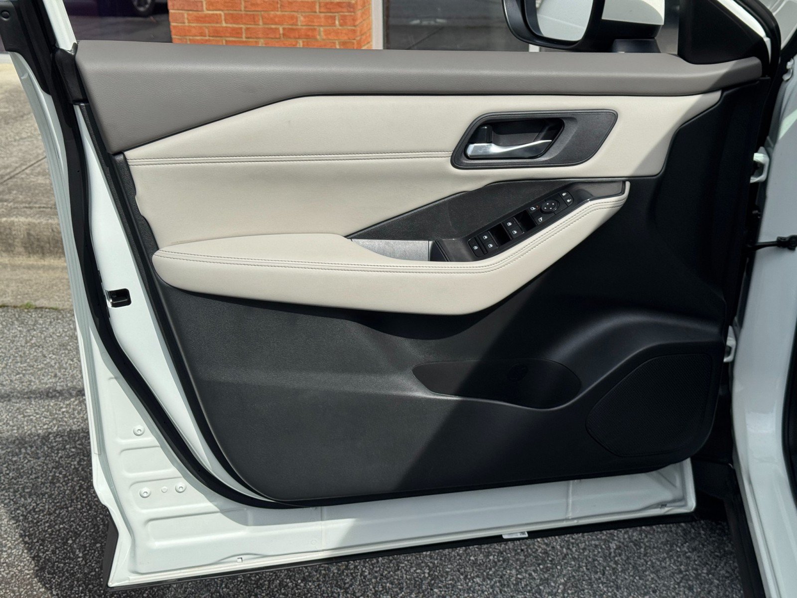 Used 2023 Nissan Rogue SV w/ SV Premium B Package FWD image 36