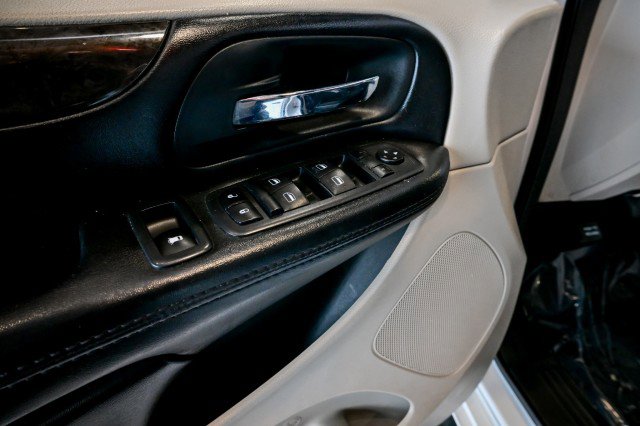 Used 2019 Dodge Grand Caravan SE FWD image 17