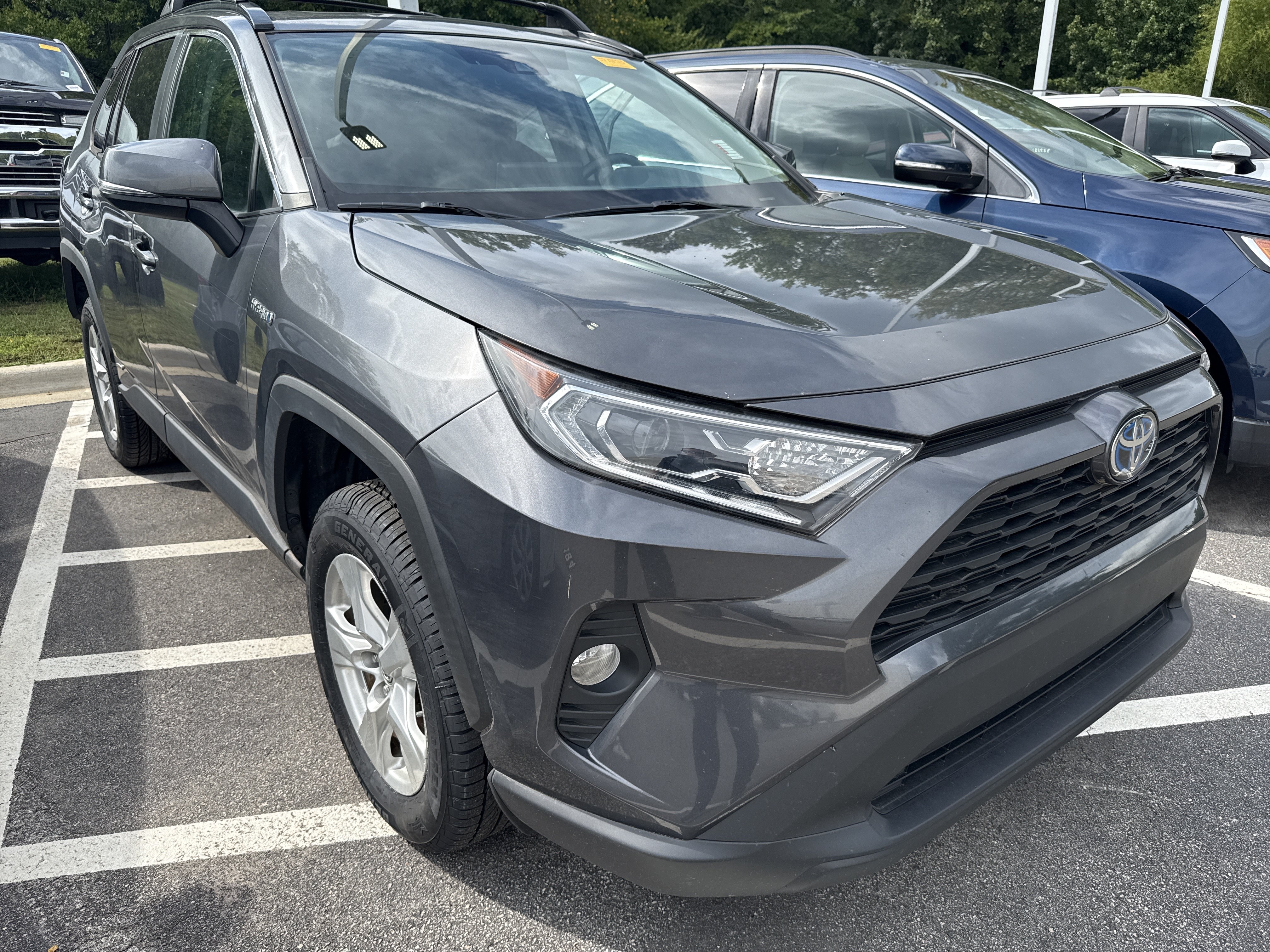 Used 2019 Toyota RAV4 XLE AWD/4WD image 2